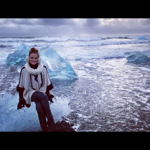 Meet your posher, AllieA - Picture 6 of 9